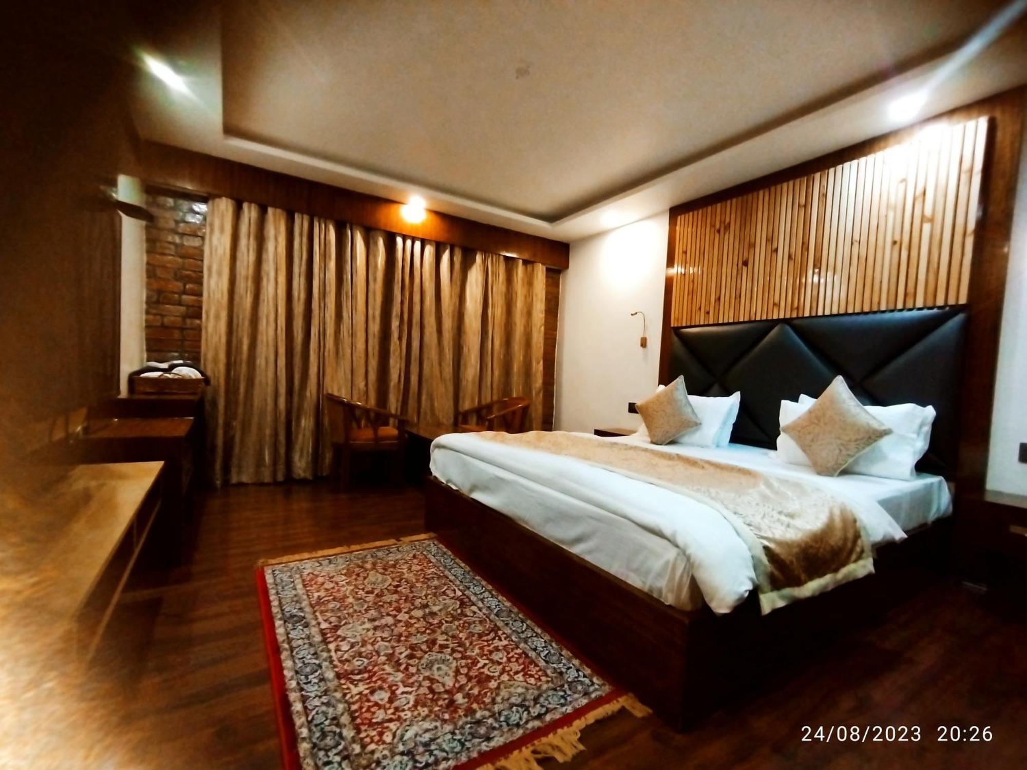 Hotel Lidder Palace Pahalgam Ngoại thất bức ảnh