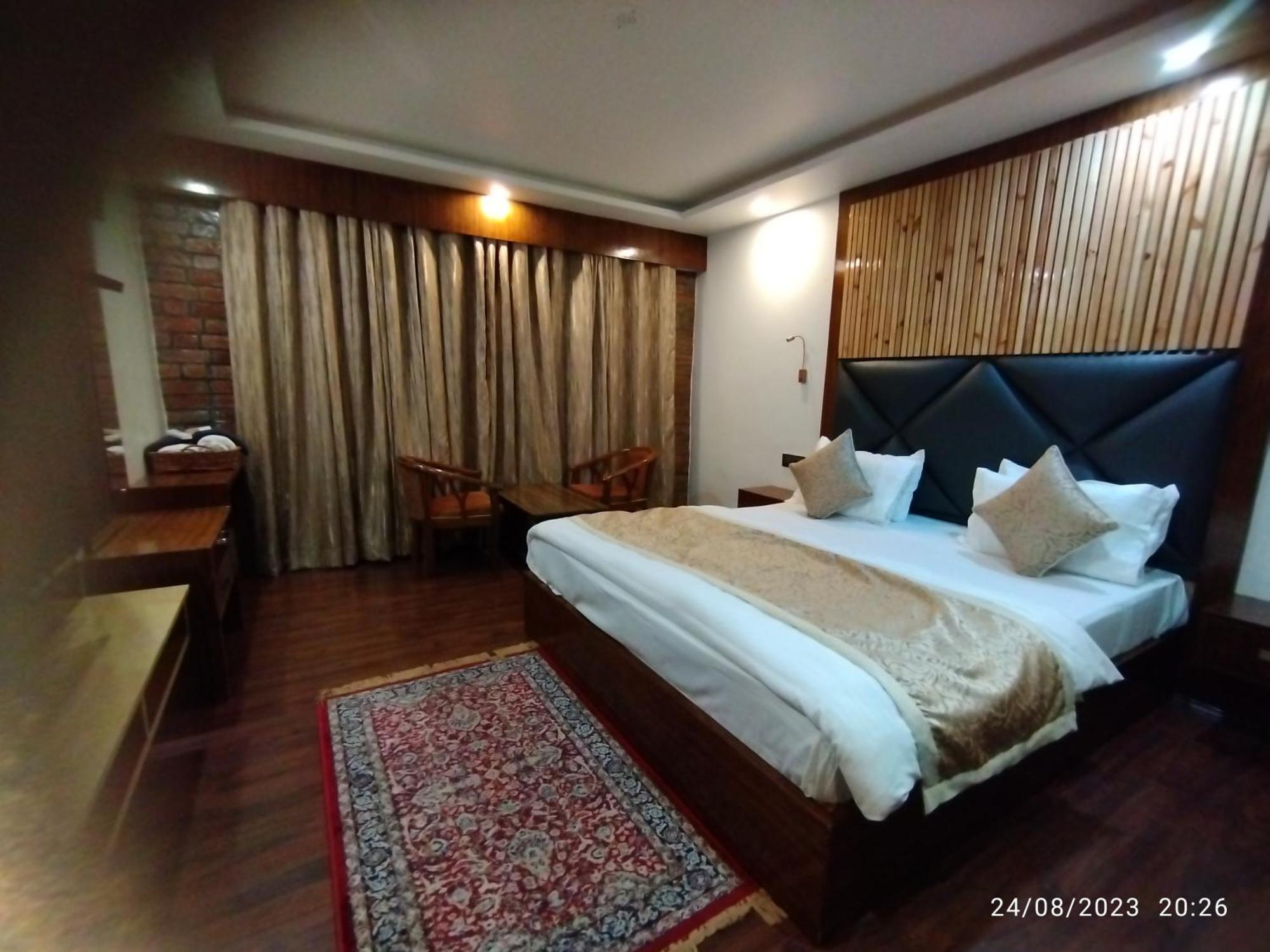 Hotel Lidder Palace Pahalgam Ngoại thất bức ảnh
